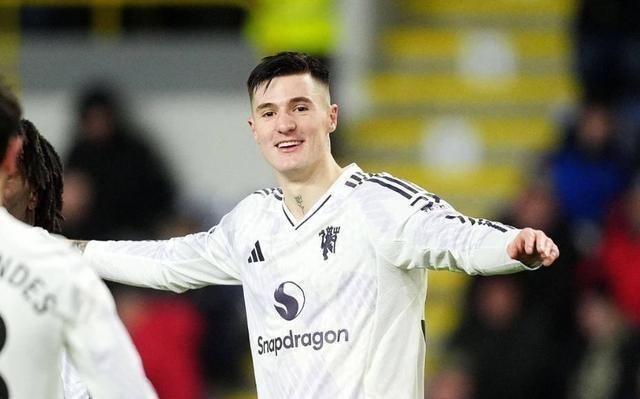 完成梅开二度，谢什科当选与伯恩利一役曼联队内最佳球员