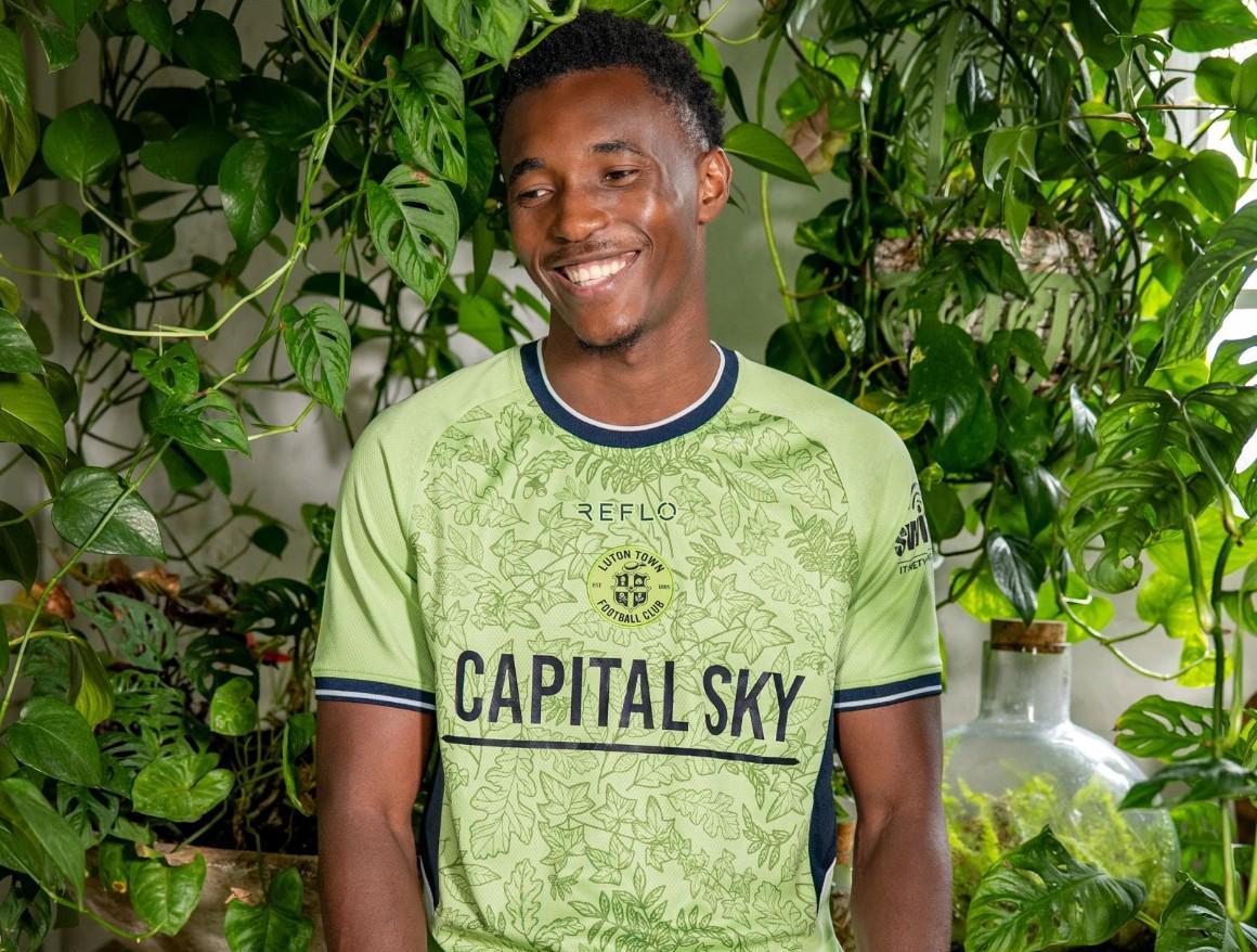 卢顿对绿森林流浪的足总杯比赛每产生一球，合作环保企业就会种1000棵树