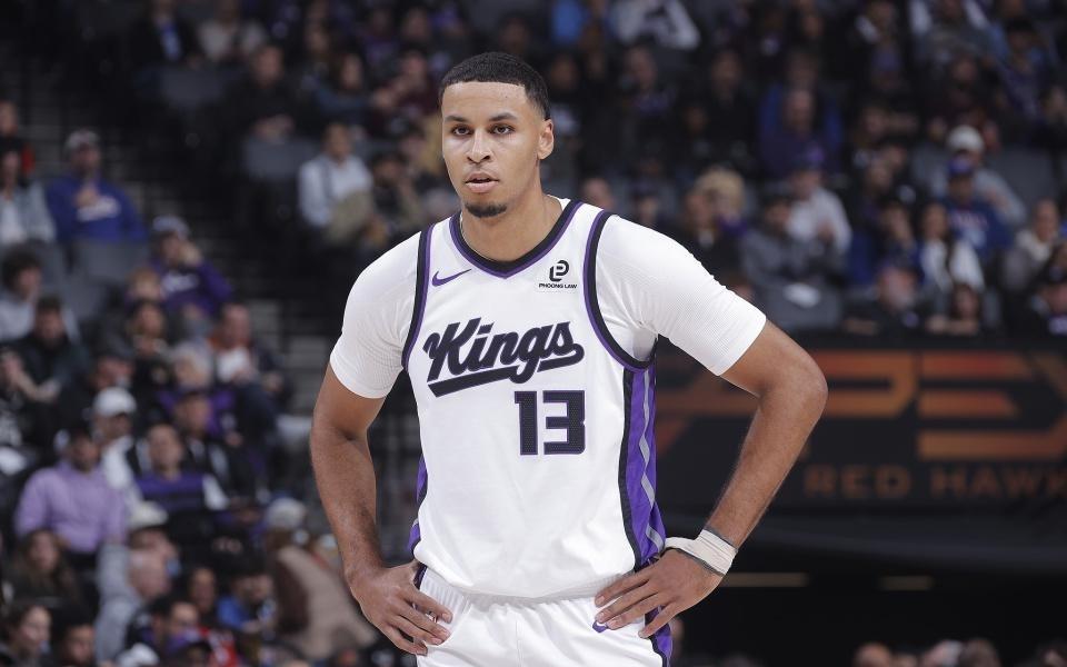 字母哥37+11雄鹿大胜送国王5连败威少21+6拉文复出20分