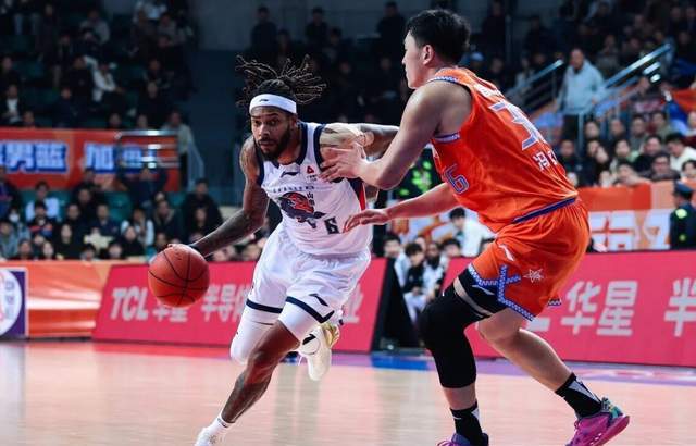 轰22分+致命绝杀！山东男篮顶级外援诞生，率队5连胜掀翻夺冠大热