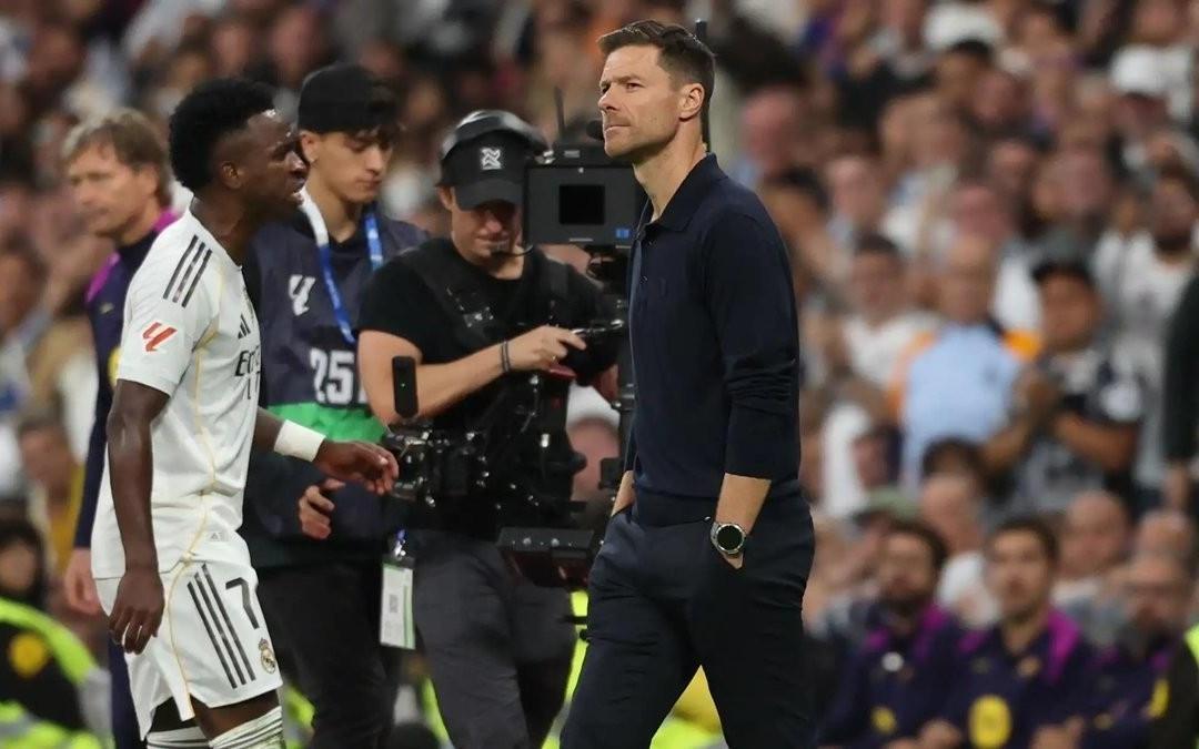 卡马乔：维尼修斯国家德比被换下有情绪正常，5分钟就没事了