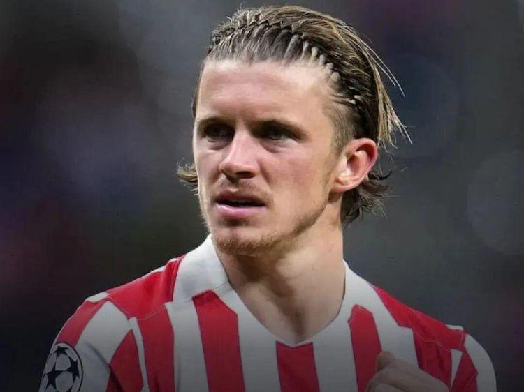 曼联冬窗签中场恐只有一人可选！三大目标难买，不是天价就是太差