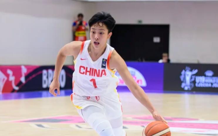19岁小李梦获宫鲁鸣征召：19+11闪耀世界杯1.81米篮板王天赋卓绝