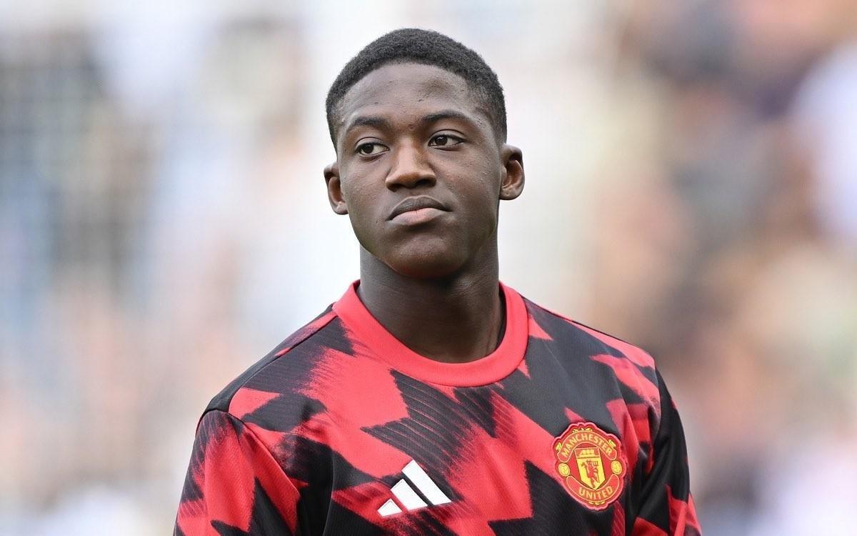 记者：曼联冬窗将拒绝所有对梅努的报价，相信他能打动阿莫林