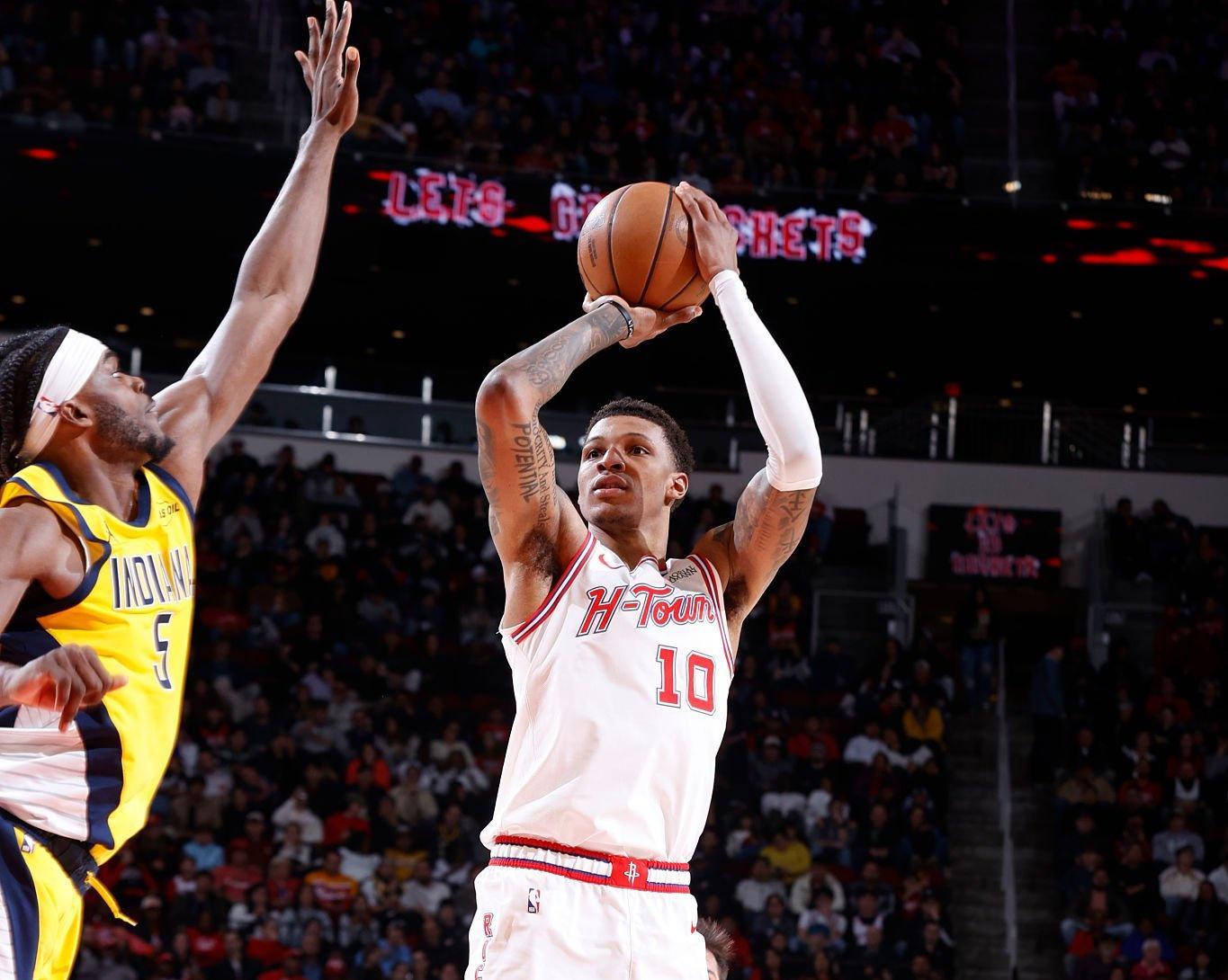 21分10板3帽！火箭又一22岁2米11新星蜕变：1.22亿美金没白花