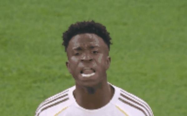 西甲中途被换下，维尼修斯暴怒，世界足球先生咋落到这般境地