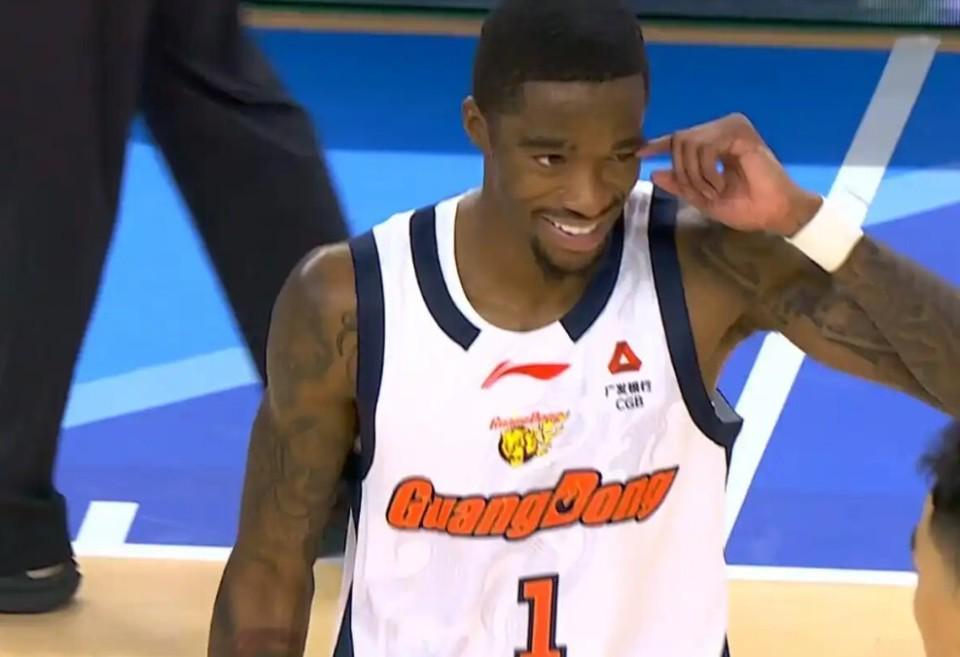 笑喷！广东赢北控最后一攻画面曝光张皓嘉用头助攻萨姆纳