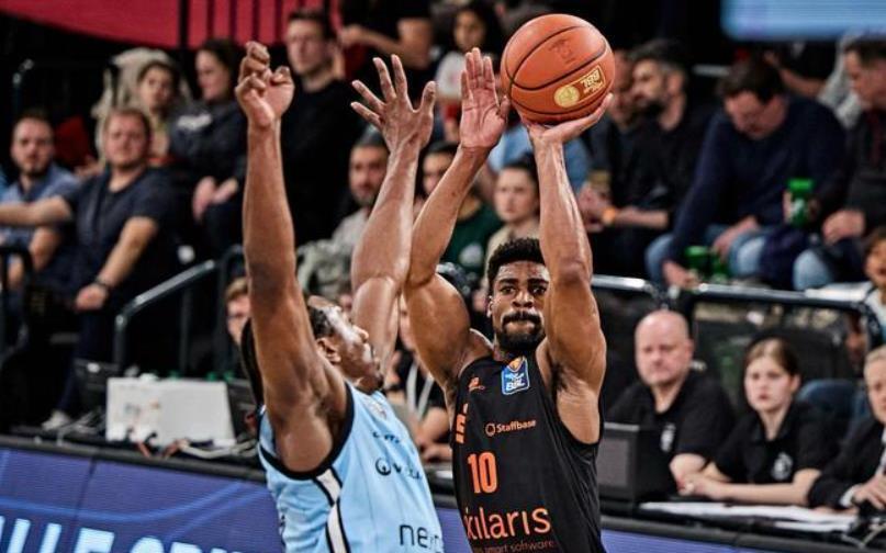 北京、辽宁两队新签外援，首钢队有意NBA冠军中锋麦基