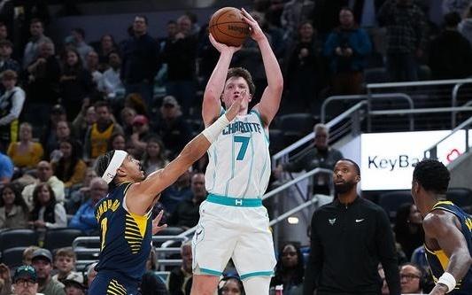 克努佩尔生涯前15场比赛命中50记三分创NBA历史最快纪录