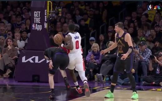 目送对手+摊手不协防，雷吉米勒痛斥东契奇消极的防守态度