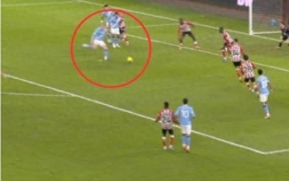 哈兰德罕见“吐饼”，曼城错失良机被阿森纳拉开4分