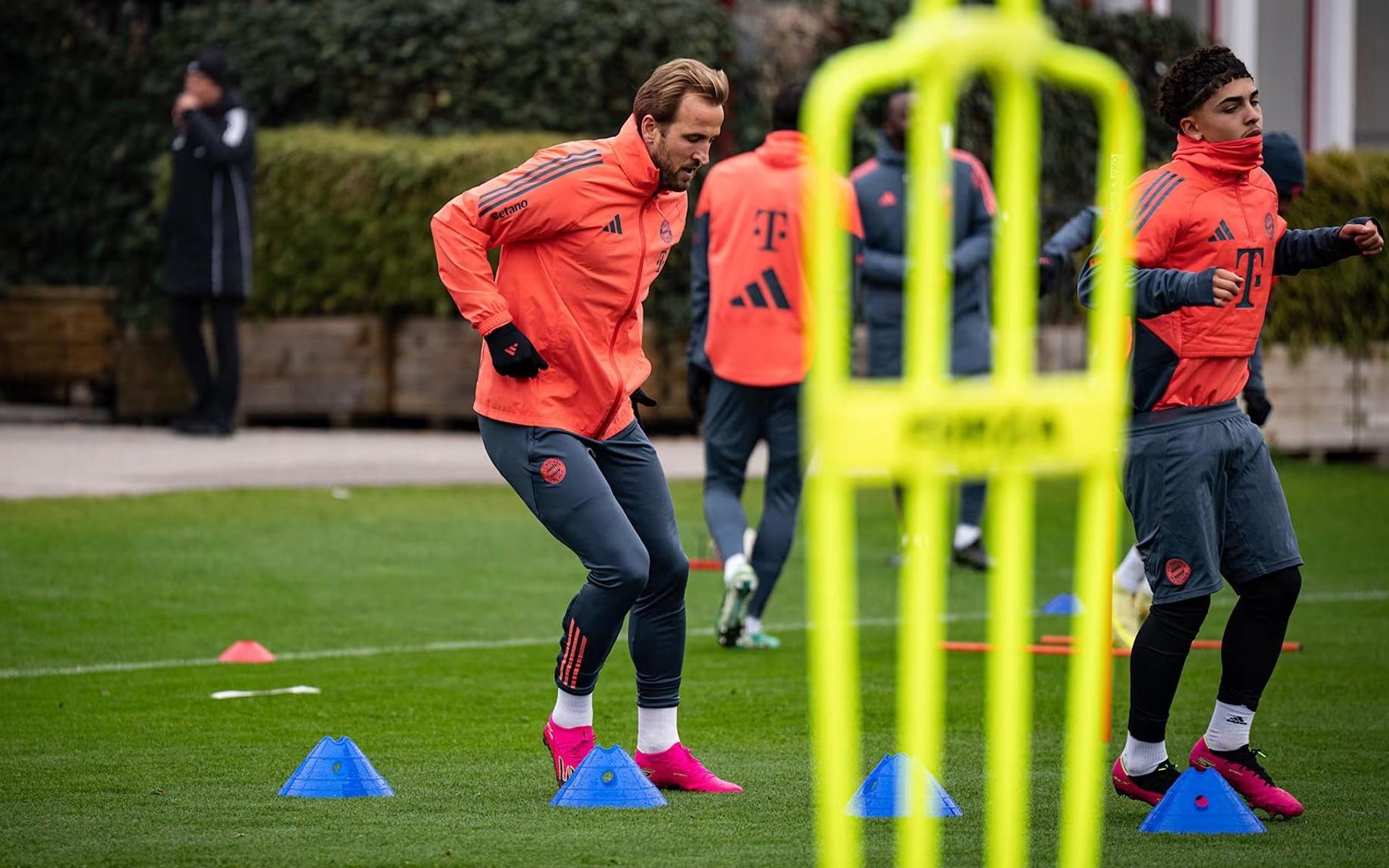 德天空：诺伊尔因肠胃感染缺席合练，乌尔比希可能替代他出场