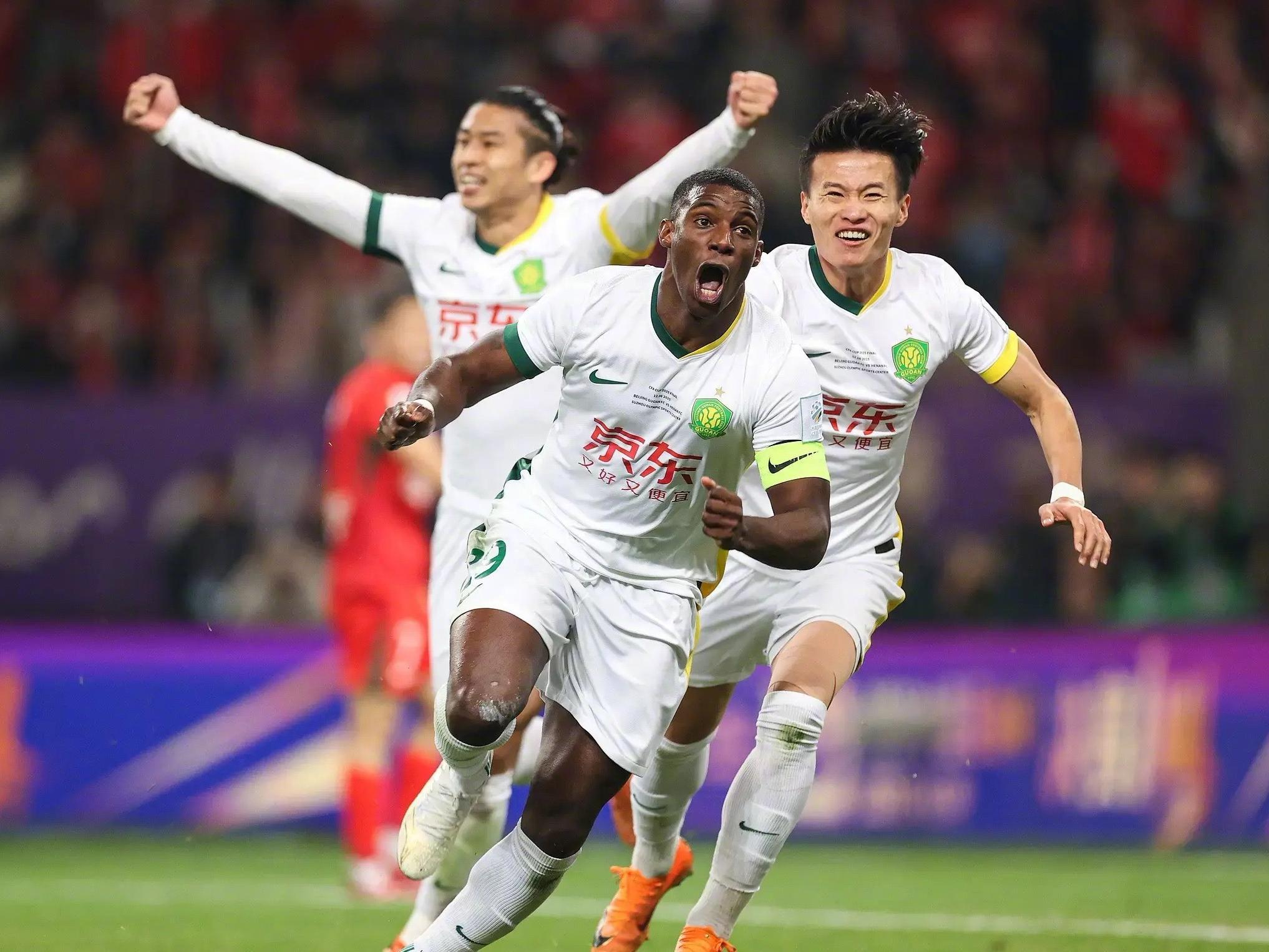 北京国安三球完胜河南，第五次问鼎足协杯，法比奥斩获双料金靴