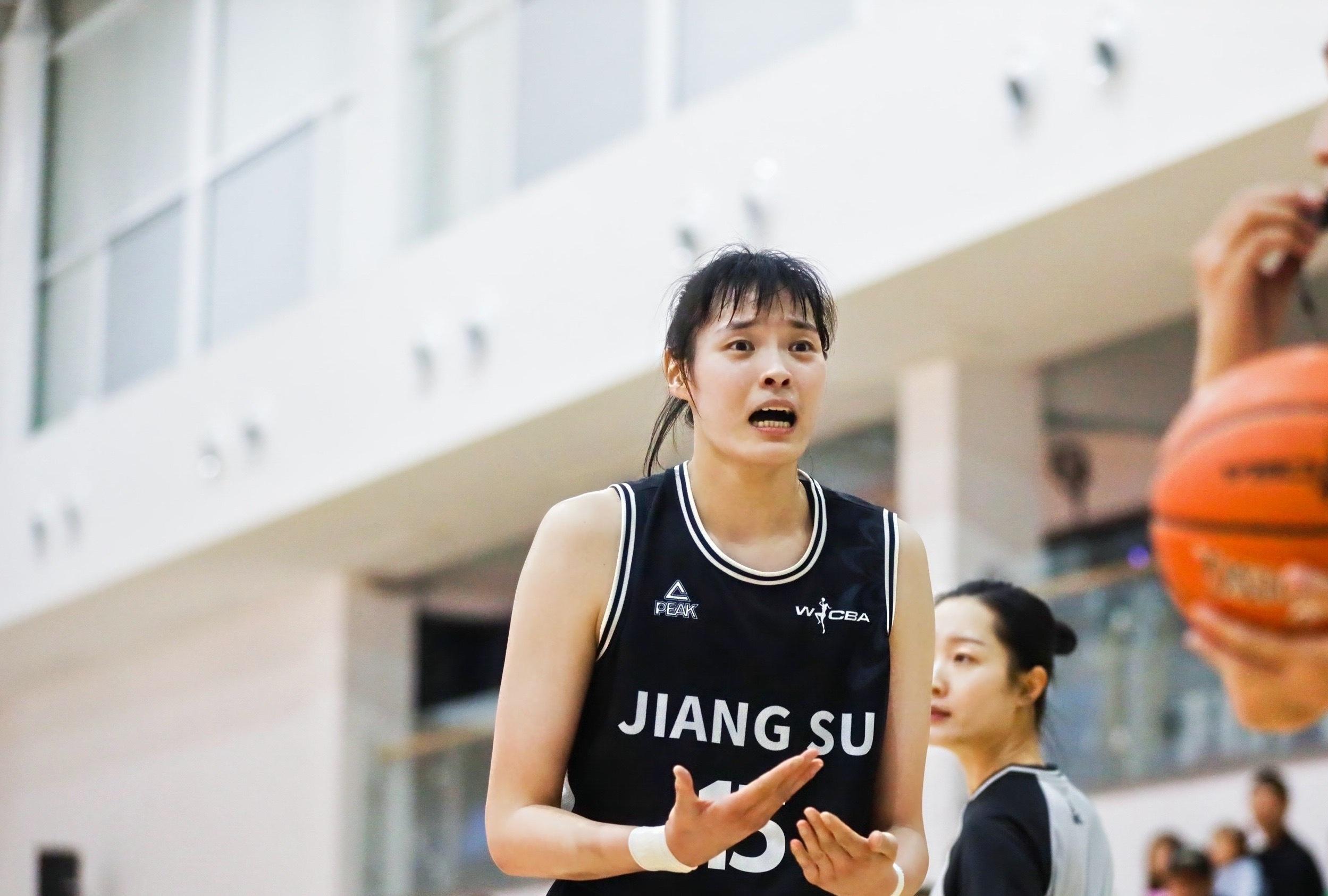 轰24+6+5！中国女篮26岁2米王牌再闪耀：联赛第二，宫鲁鸣召她