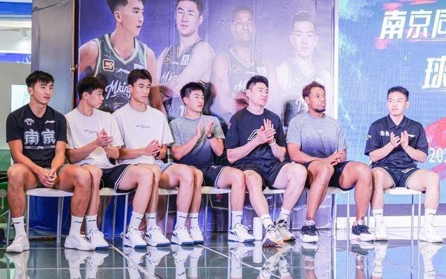 CBA新赛季定档12月12日：卫冕冠军打响揭幕战，江苏双雄备战新赛季